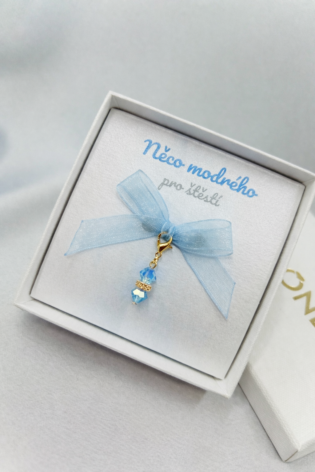 MINI PŘÍVĚSEK NĚCO MODRÉHO zlatý – Aquamarine AB